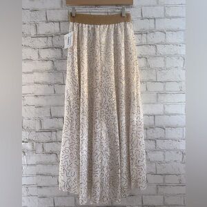 NEW! Beautiful Elegant Lace Floor Length Skirt Size XS Made in the USA
